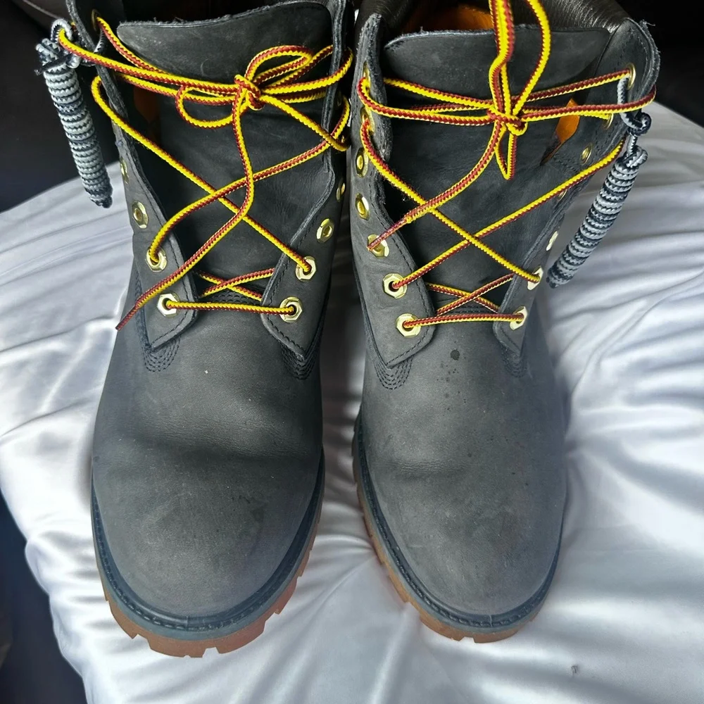 TIMBERLAND 6 INCH PREMIUM WATERPROOF NUBUCK BOOTS - Picture 3 of 10